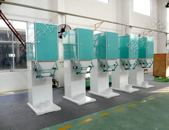 小型半自動(dòng)包裝機(jī)